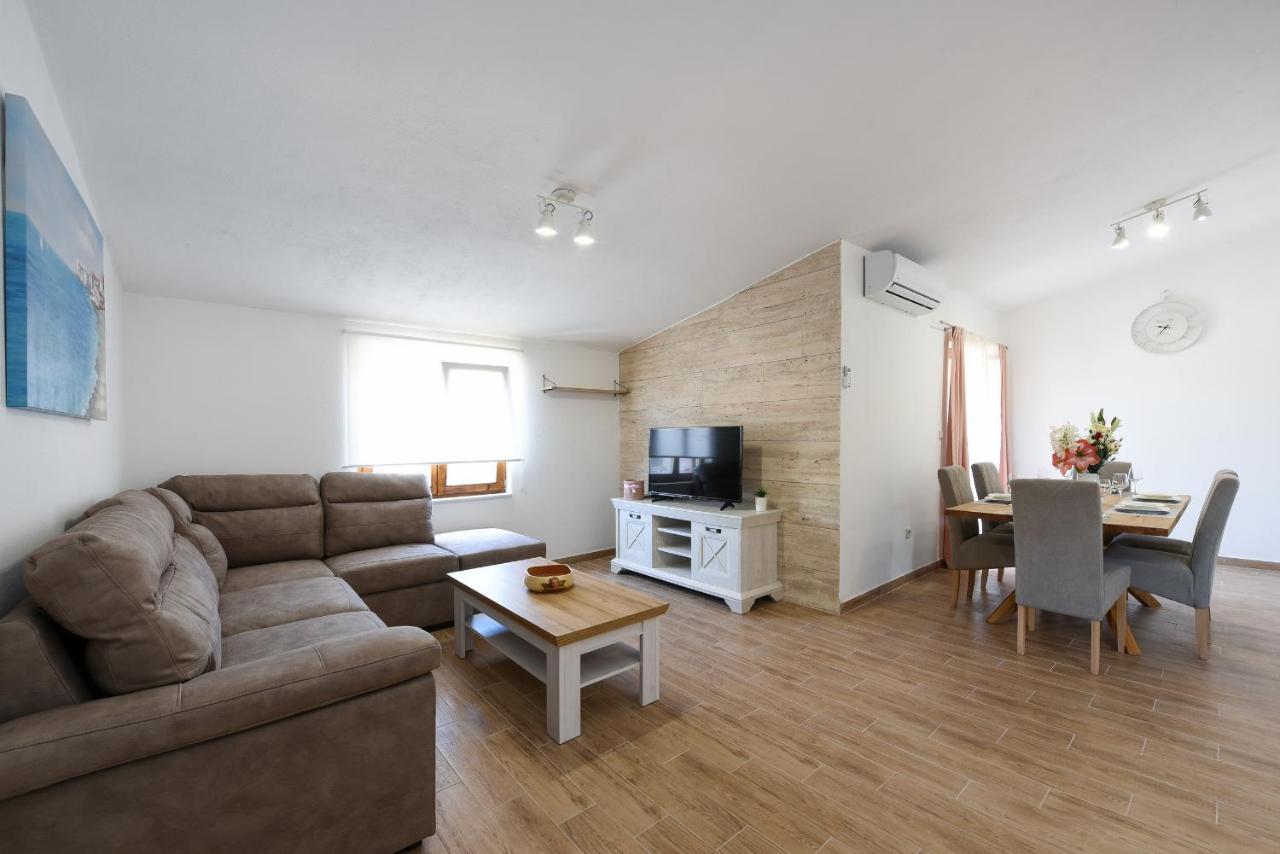 Apartman Magas With Private Pool Vinjerac Kültér fotó