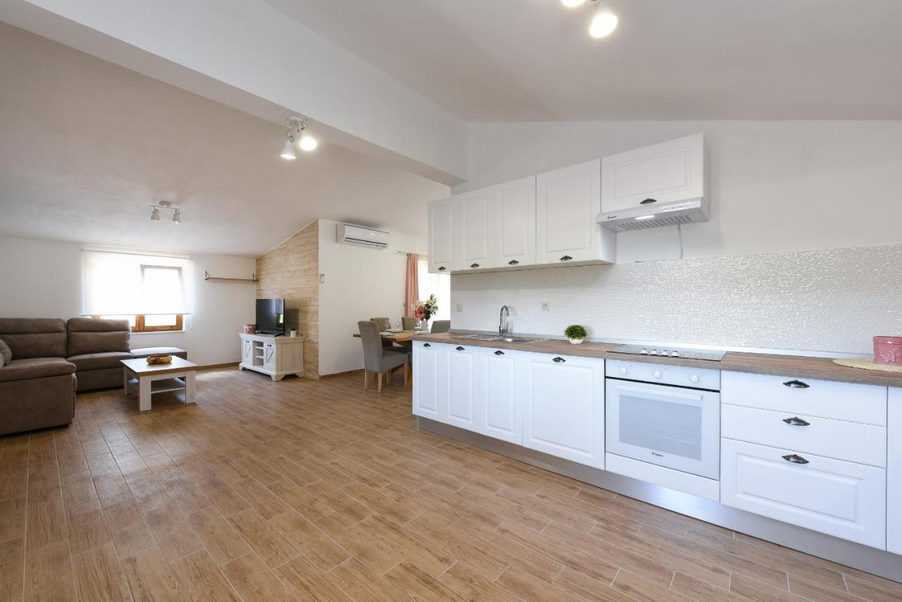 Apartman Magas With Private Pool Vinjerac Kültér fotó