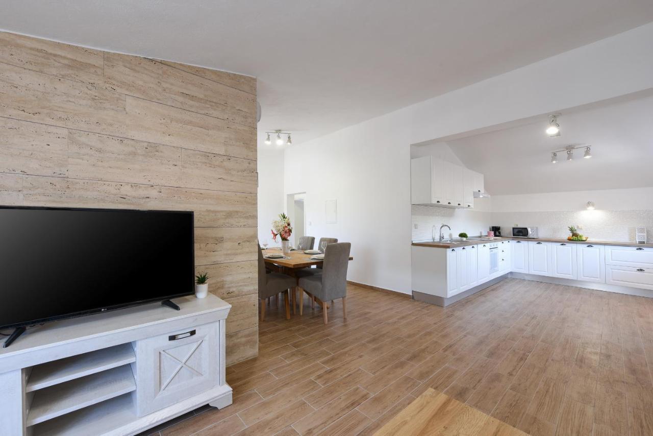 Apartman Magas With Private Pool Vinjerac Kültér fotó