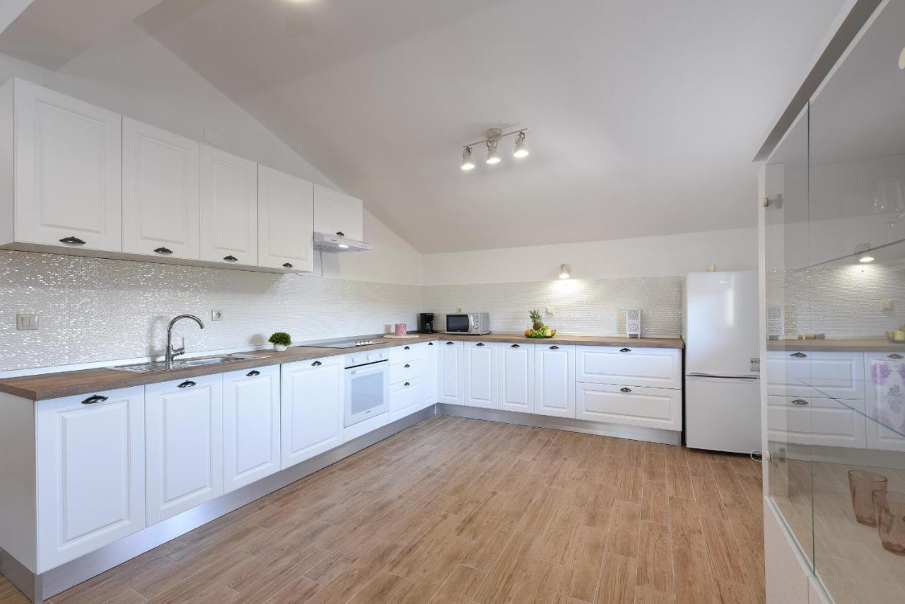Apartman Magas With Private Pool Vinjerac Kültér fotó