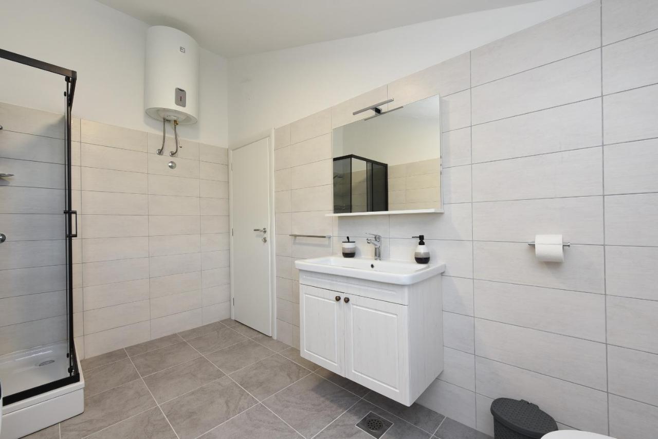 Apartman Magas With Private Pool Vinjerac Kültér fotó